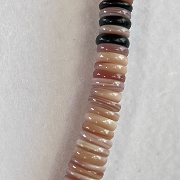 Onyx & Shell Necklace - Picture 3 of 4